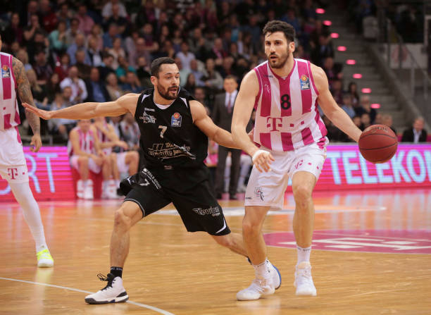 在俱乐部还 在俱乐部还