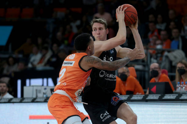 新星西蒙斯 新星西蒙斯